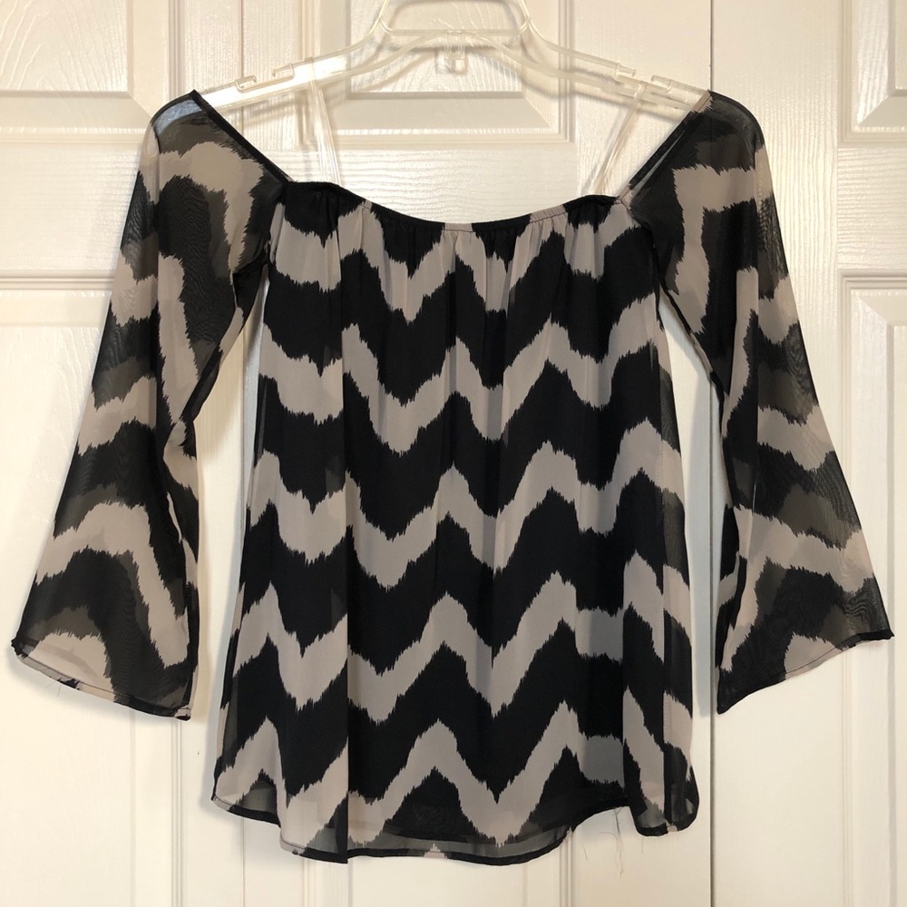 A+Ellen Off Shoulder Chevron Print Blouse